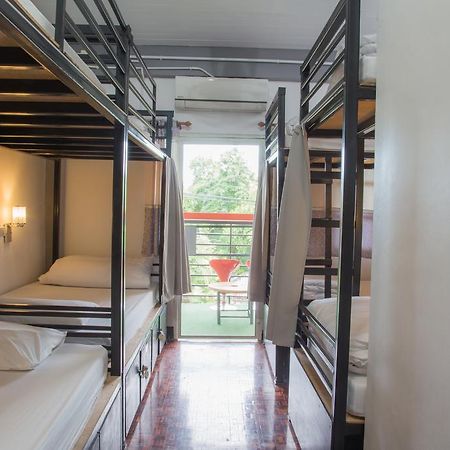 Cassette Hostel Чиангмай Экстерьер фото