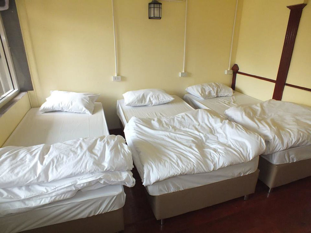 Cassette Hostel Чиангмай Экстерьер фото