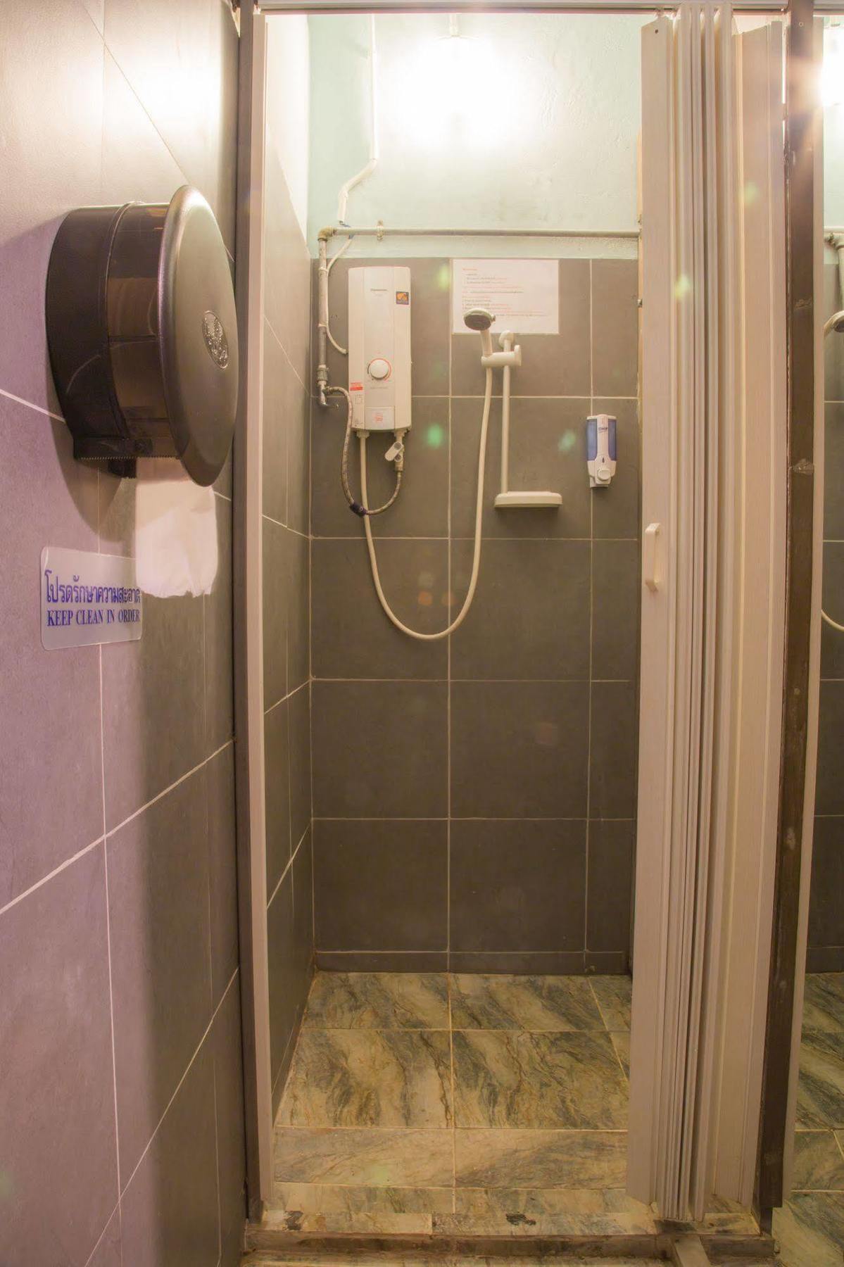 Cassette Hostel Чиангмай Экстерьер фото