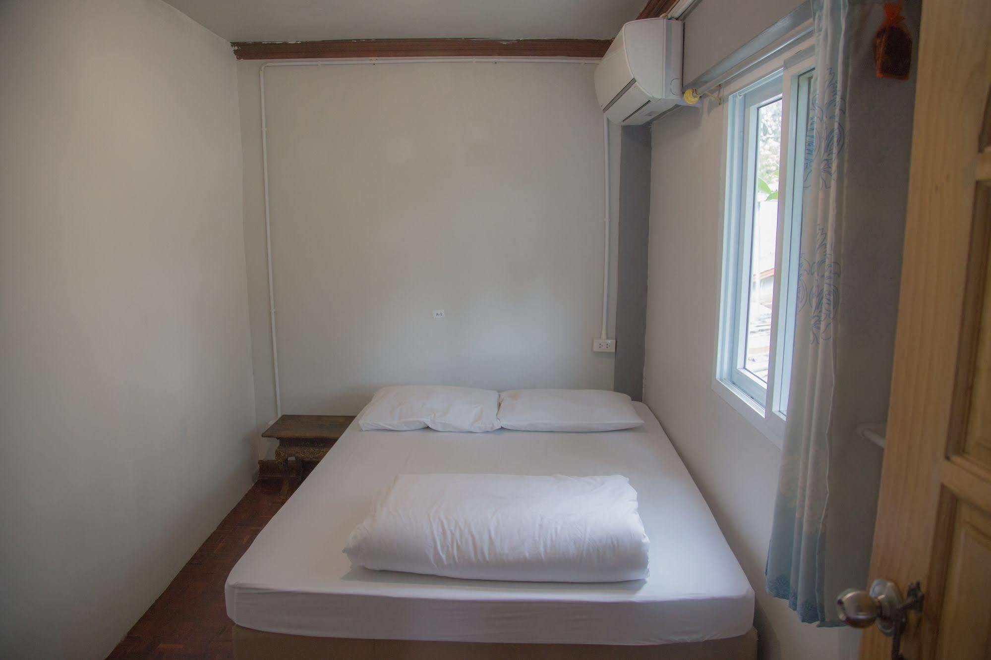 Cassette Hostel Чиангмай Экстерьер фото