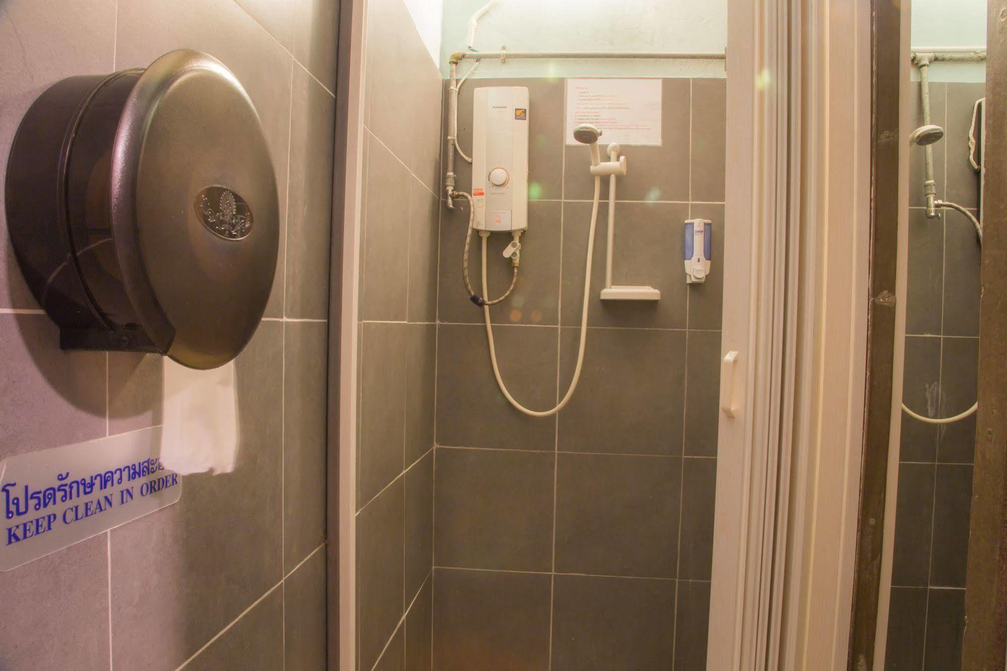 Cassette Hostel Чиангмай Экстерьер фото
