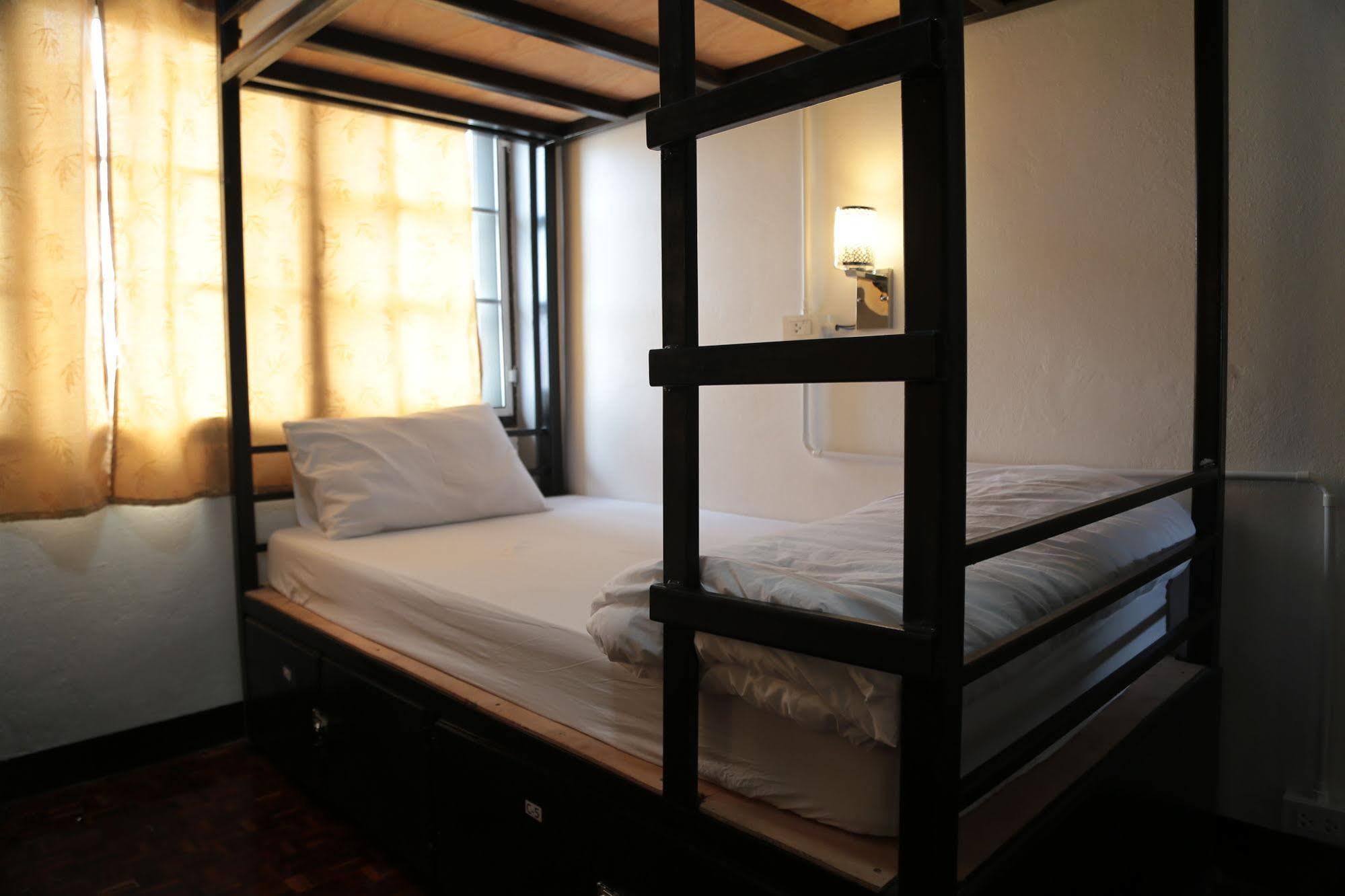 Cassette Hostel Чиангмай Экстерьер фото
