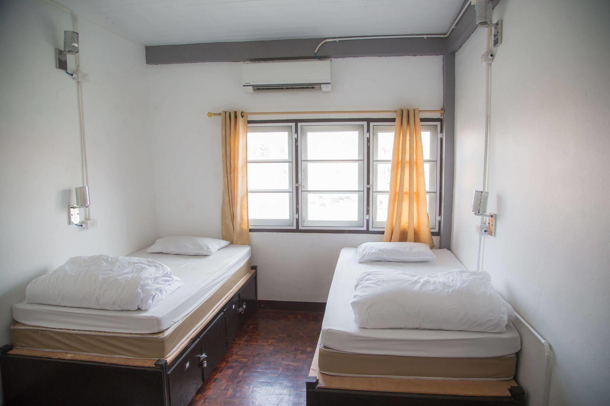 Cassette Hostel Чиангмай Экстерьер фото