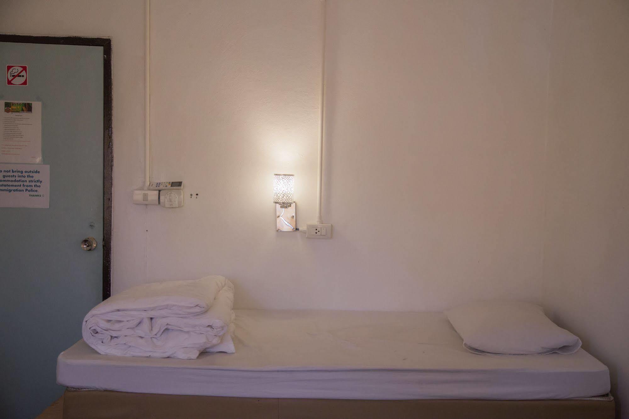 Cassette Hostel Чиангмай Экстерьер фото