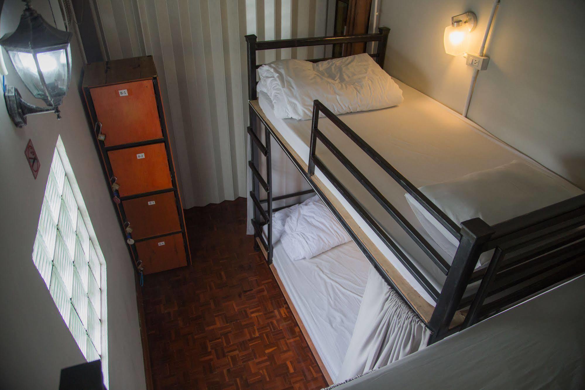 Cassette Hostel Чиангмай Экстерьер фото