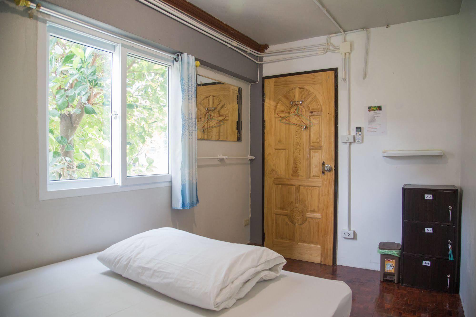 Cassette Hostel Чиангмай Экстерьер фото